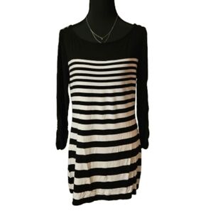 White House Black Market Medium Womens Black and White Striped Tunic Top